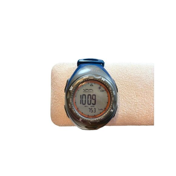 Highgear Smart Outdoor Products Digital Altimeter Barometer Watch - Picture 2 of 8